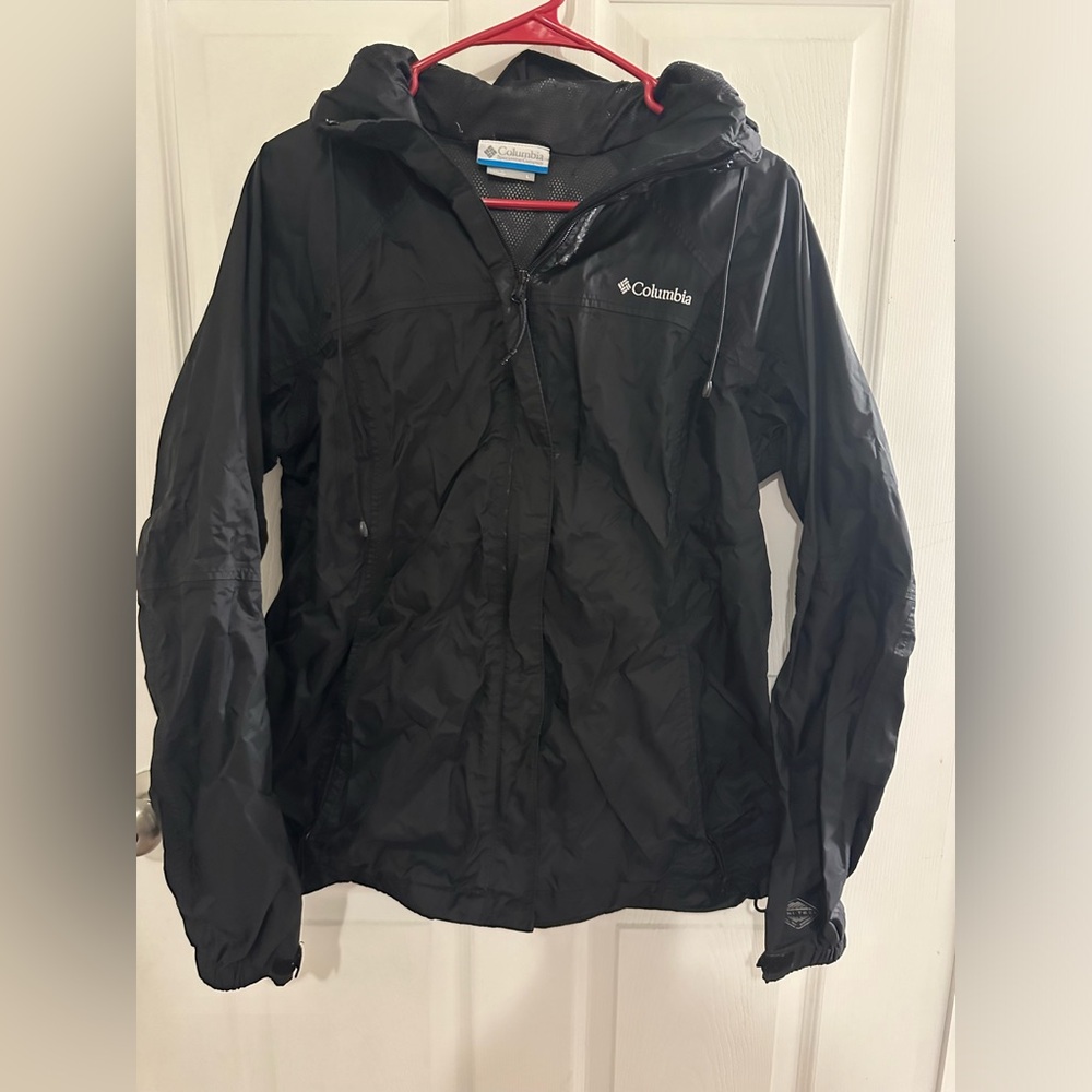 Columbia wind breaker